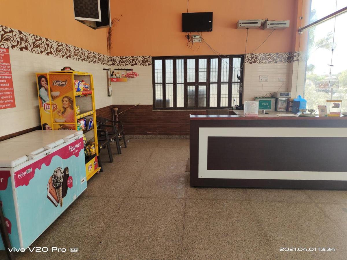 Hotel Purnima Palace Fatehpur  ภายนอก รูปภาพ