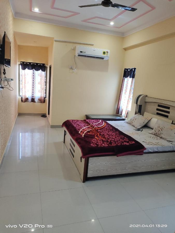 Hotel Purnima Palace Fatehpur  ภายนอก รูปภาพ